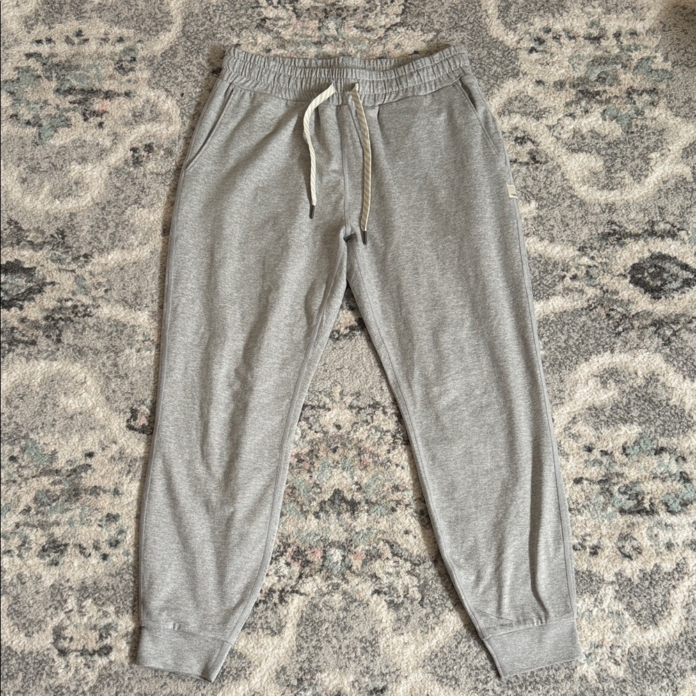 Vuori Performance Joggers in Heather Gray